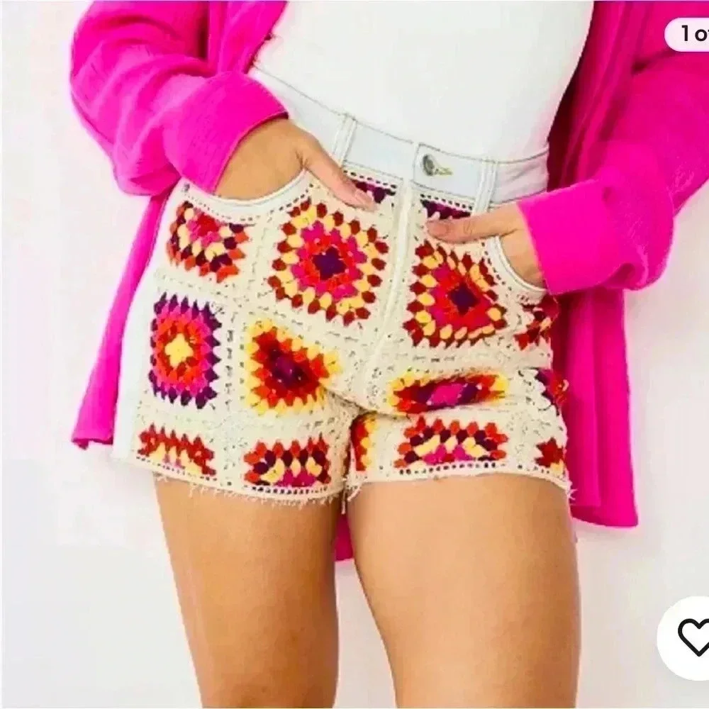 SO Women's Boho Granny Crochet Panel Button Fly Light Wash Denim Shorts - Picture 1 of 10